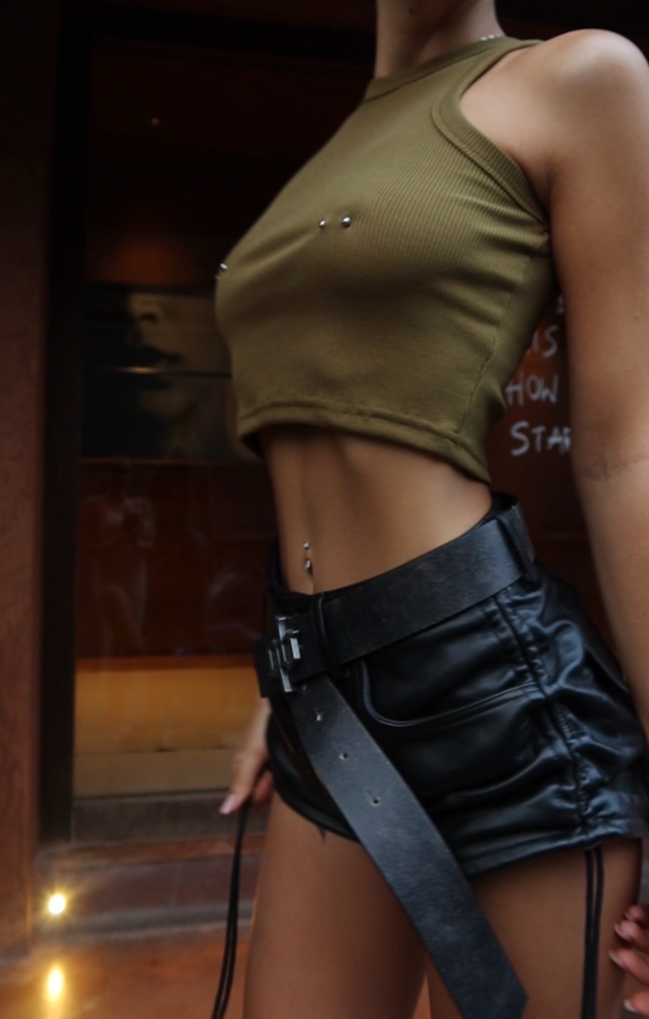 CROP TOP WITH PIERCING