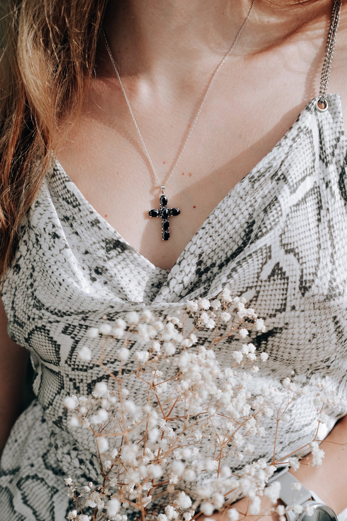 CROSS NECKLACE SILVER CHAIN