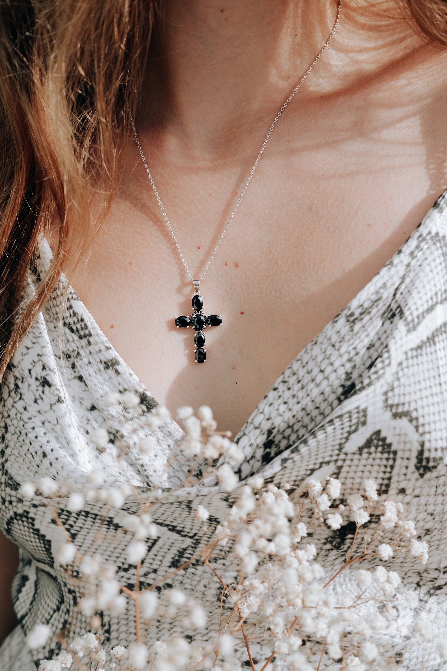 CROSS NECKLACE SILVER CHAIN