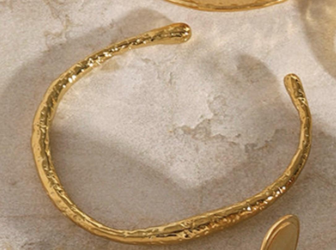 OPEN BAGEL SAND BRACELET