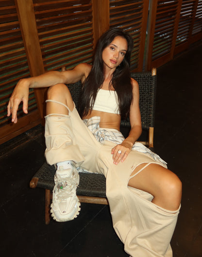 RIPPED PANTS WITH ELASTIC BOTTOM
