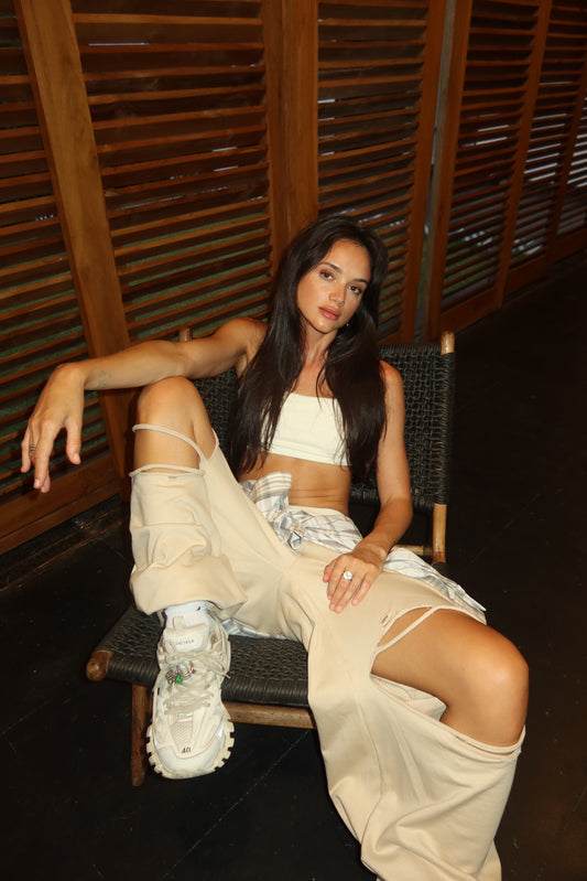 RIPPED PANTS WITH ELASTIC BOTTOM