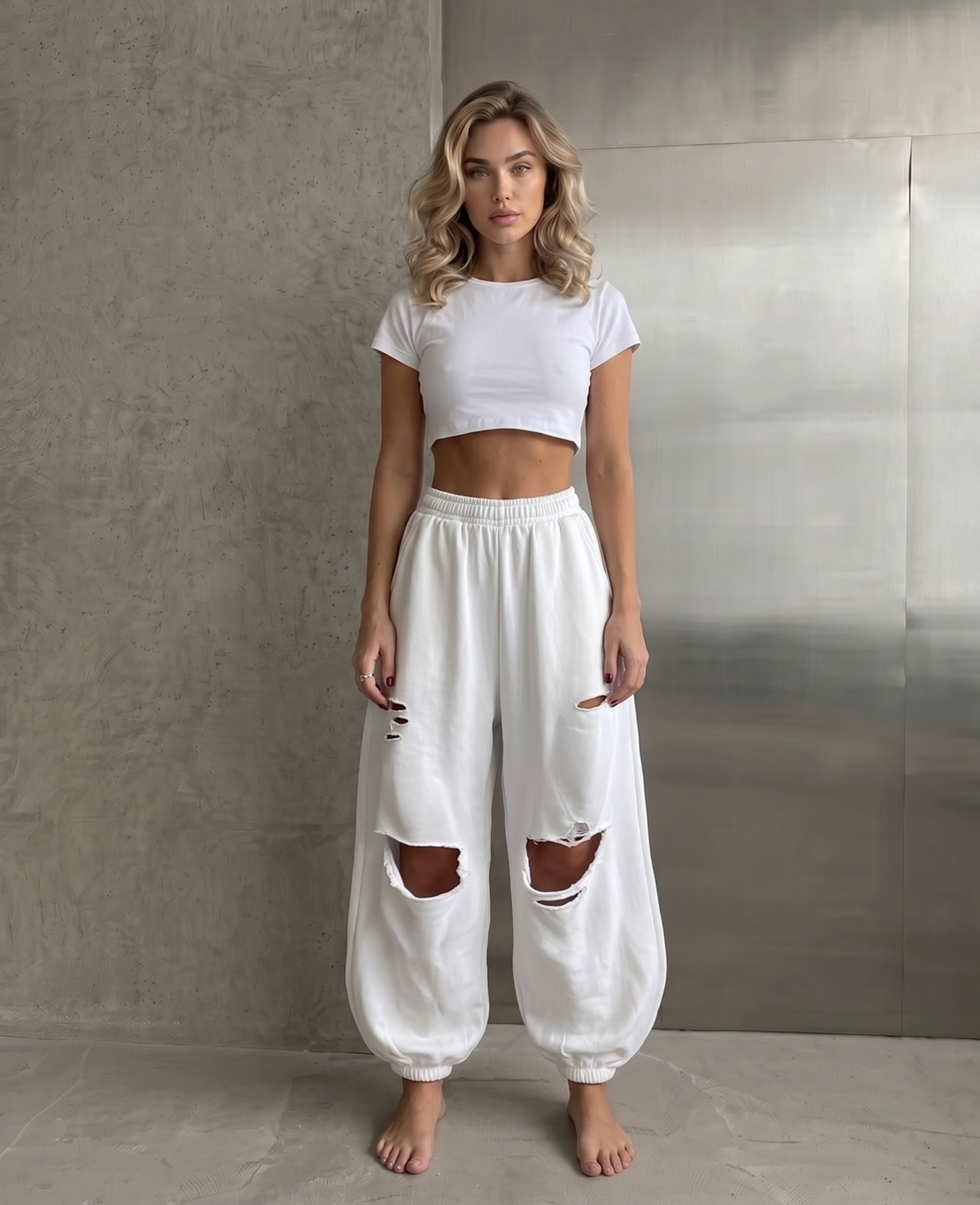 RIPPED PANTS WITH ELASTIC BOTTOM