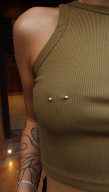 CROP TOP WITH PIERCING