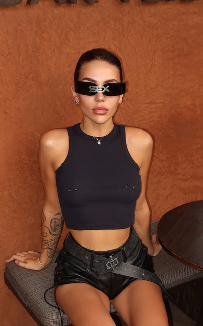 CROP TOP WITH PIERCING