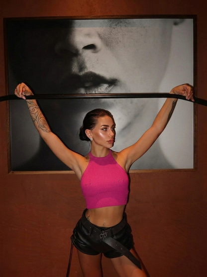 CROP TOP WITH PIERCING