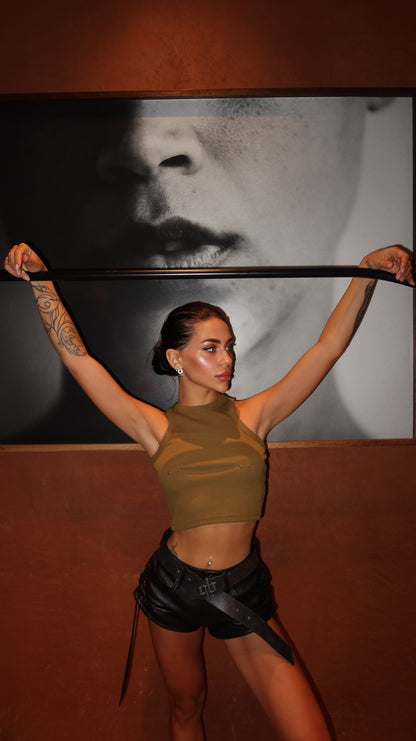 CROP TOP WITH PIERCING