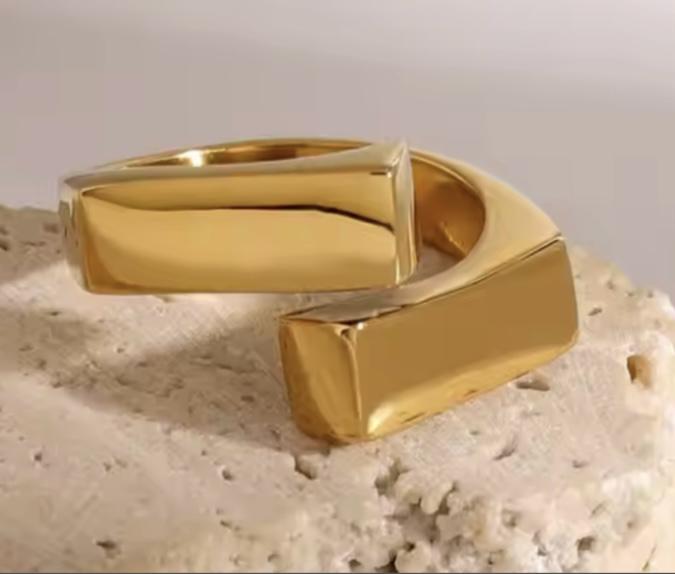 GEOMETRIC CROSS RING