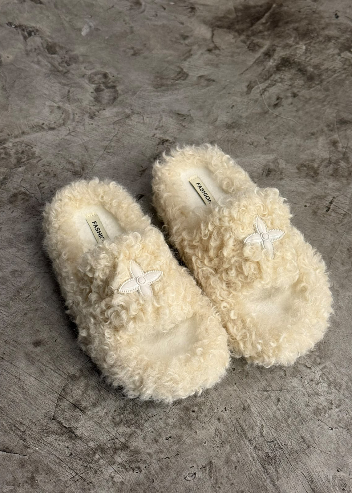 CURLY FLIP FLOPS