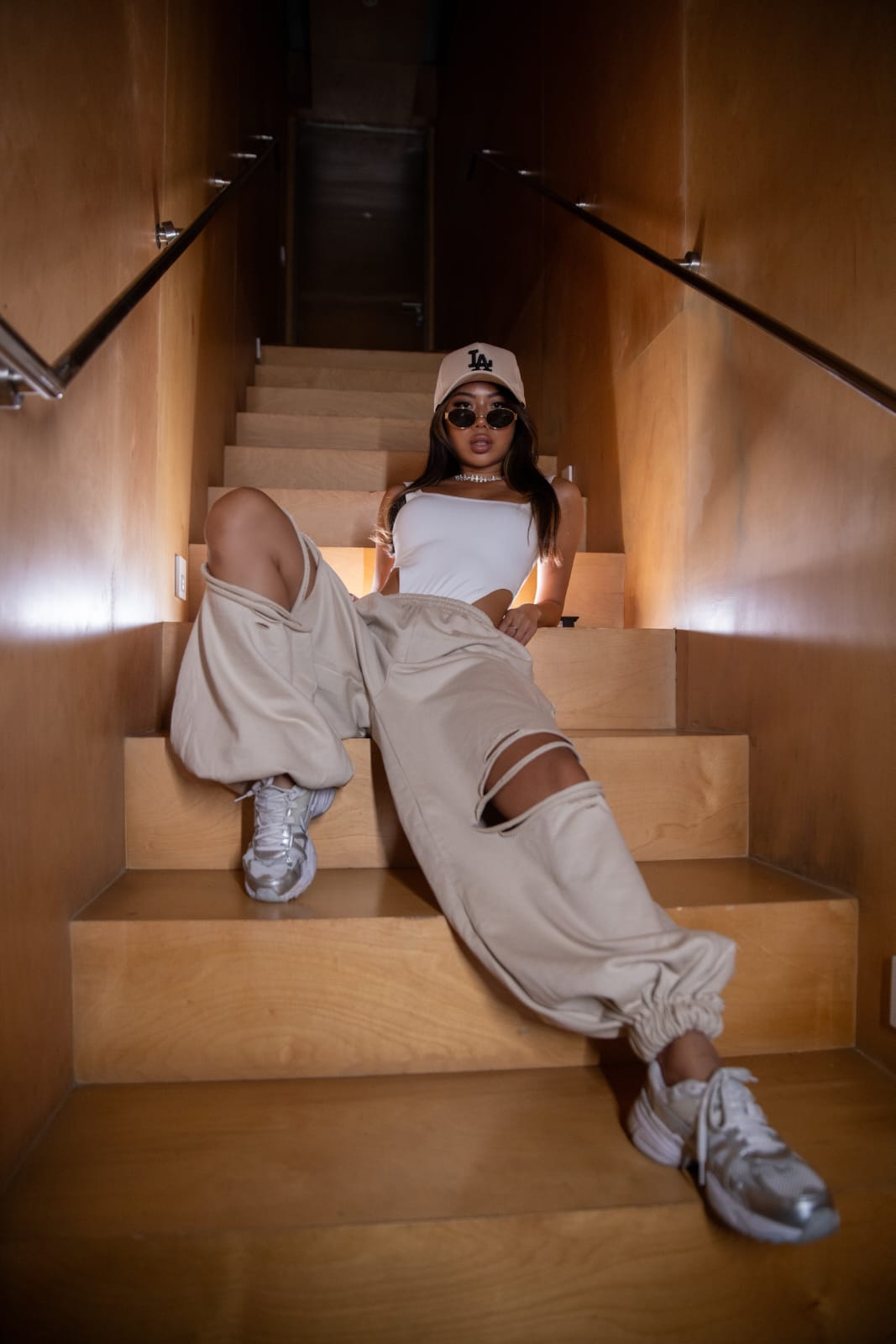 RIPPED PANTS WITH ELASTIC BOTTOM