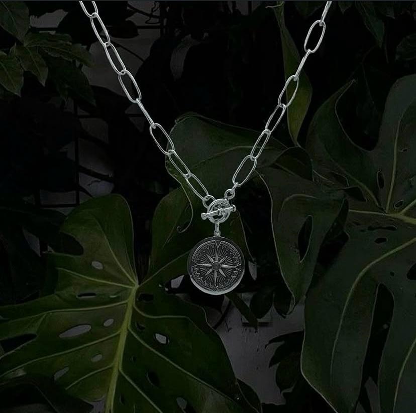COMPASS NECKLACE SILVER