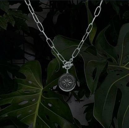 COMPASS NECKLACE SILVER