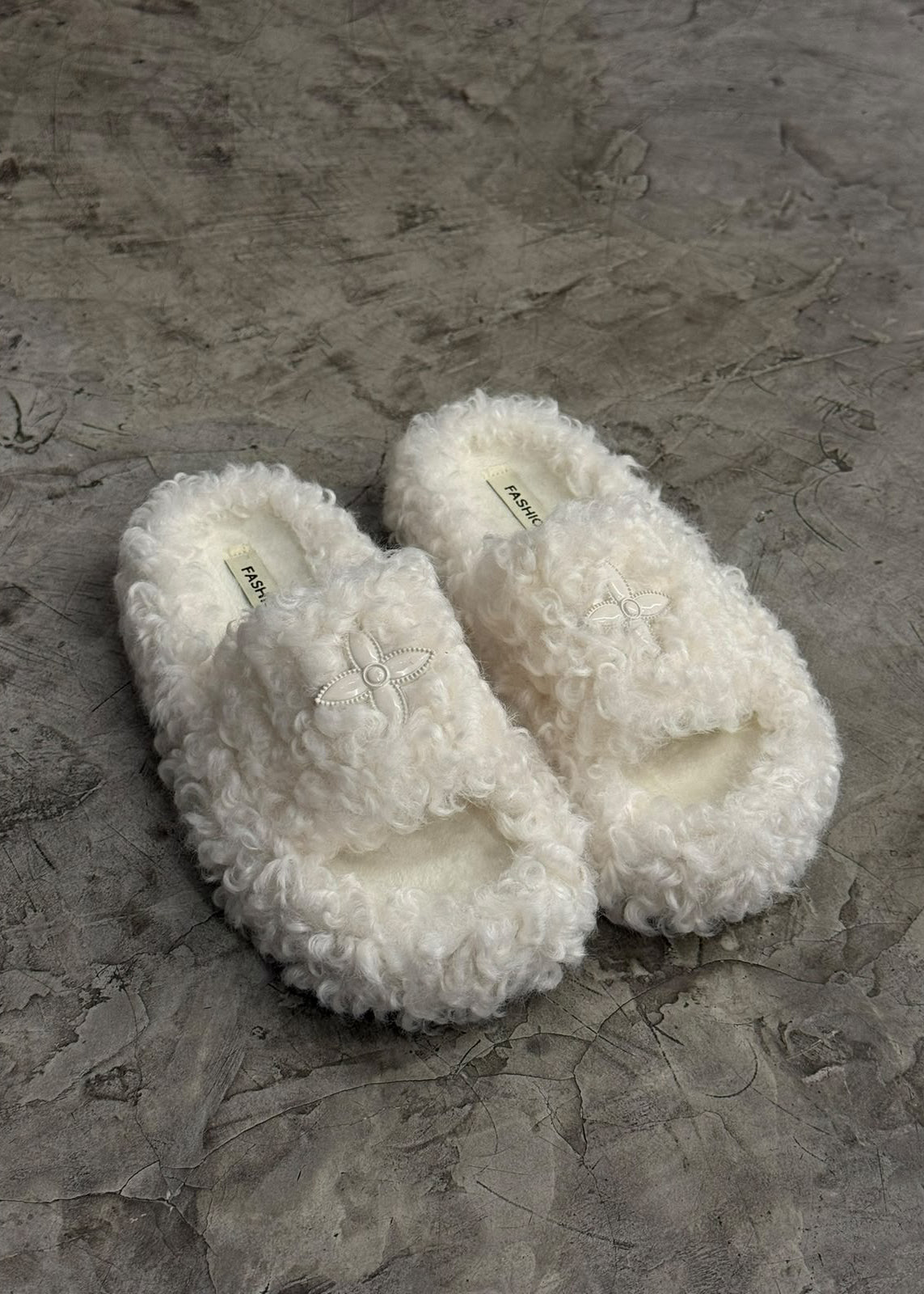CURLY FLIP FLOPS