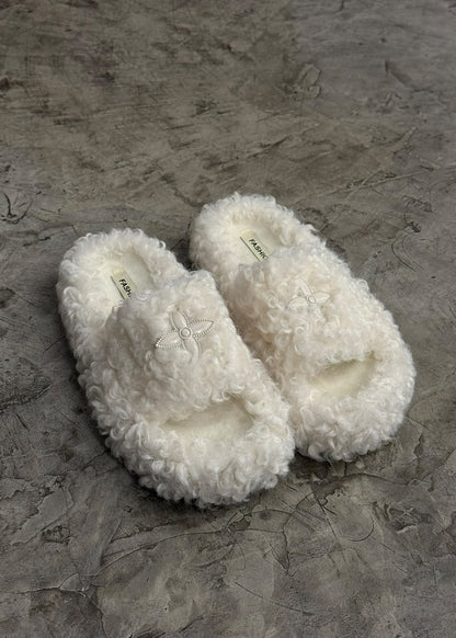 CURLY FLIP FLOPS