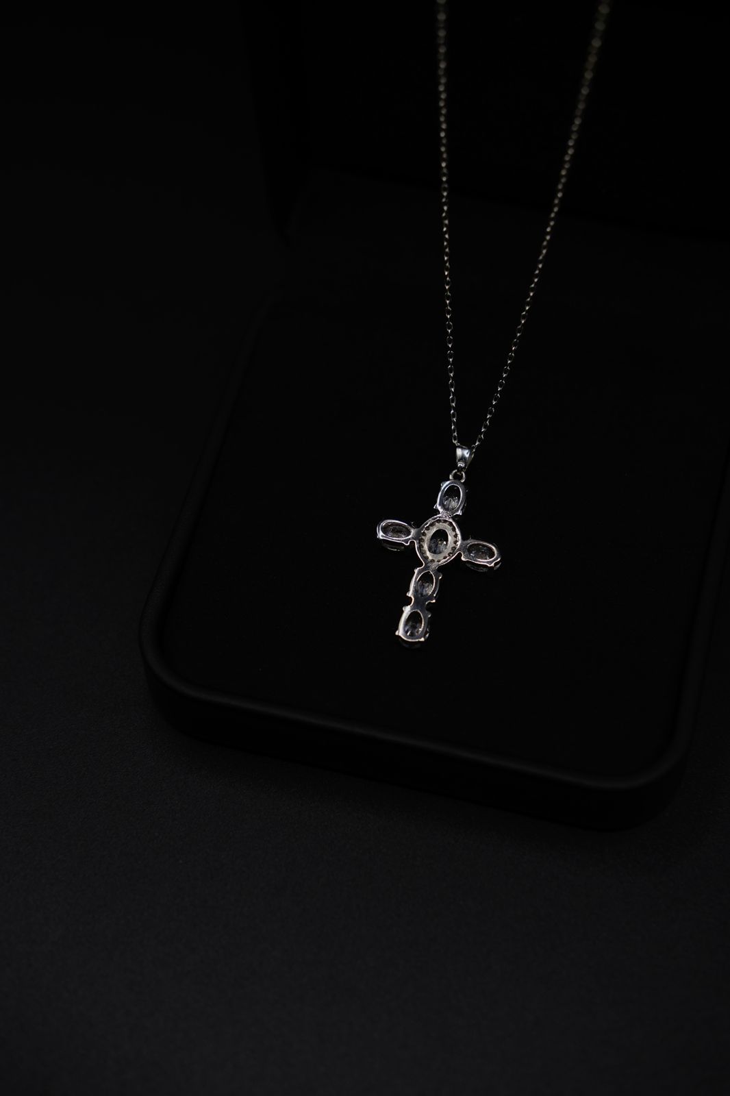 LUMEN CROSS NECKLACE