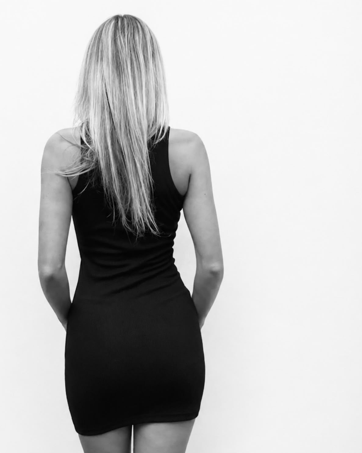 DRESS WITH PIERCING