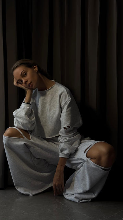 RIPPED PANTS WITH ELASTIC BOTTOM