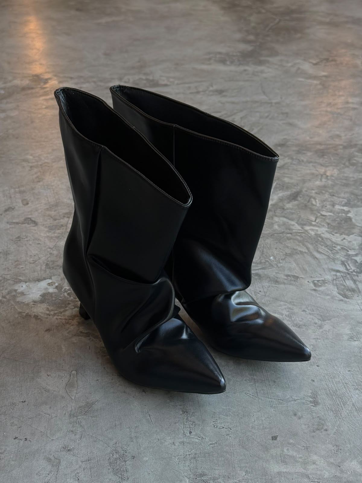 SHORT BOOTS