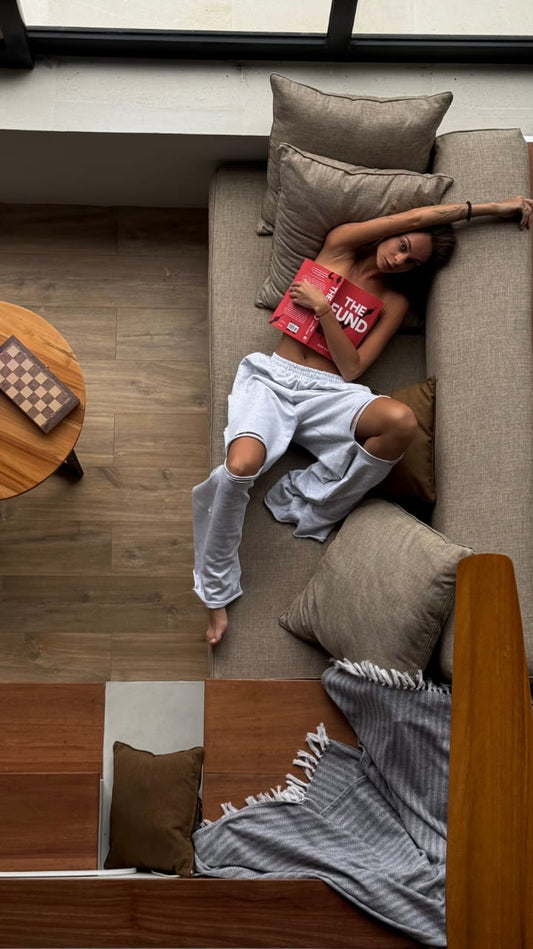 RIPPED PANTS WITH ELASTIC BOTTOM